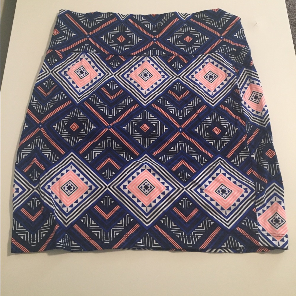 Medium stretchy expandable skirt